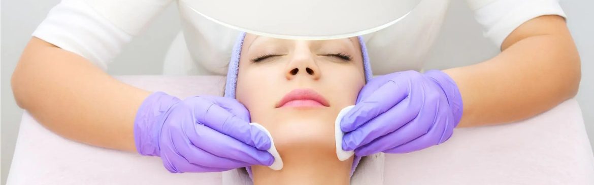 Καθαρισμός Προσώπου θεραπεία σε γυναίκα